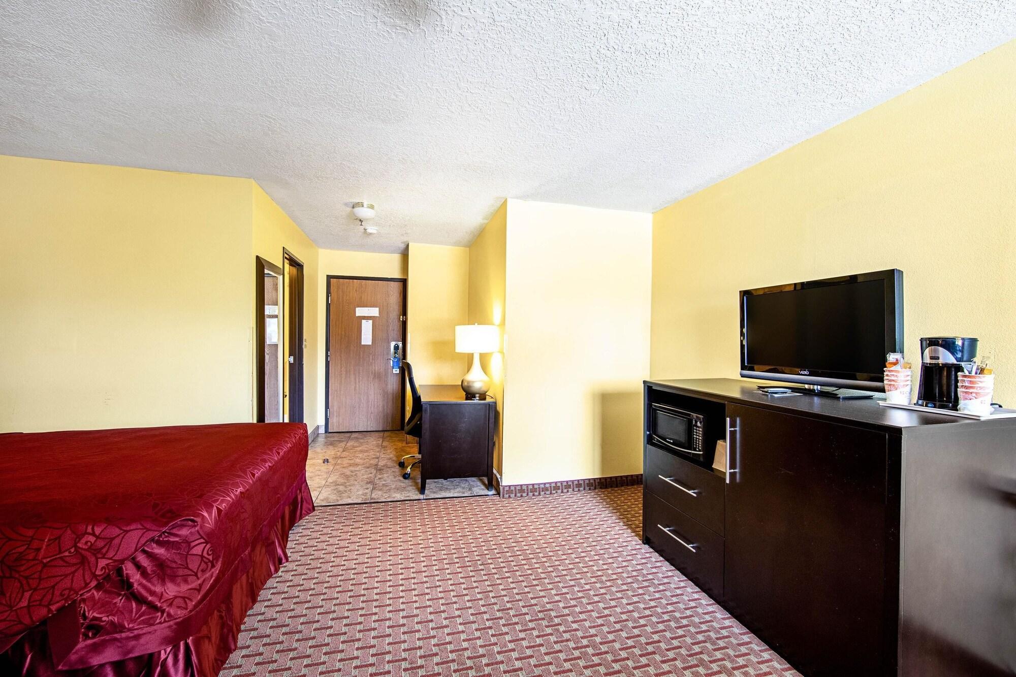 Rodeway Inn & Suites מונטיצ'לו מראה חיצוני תמונה