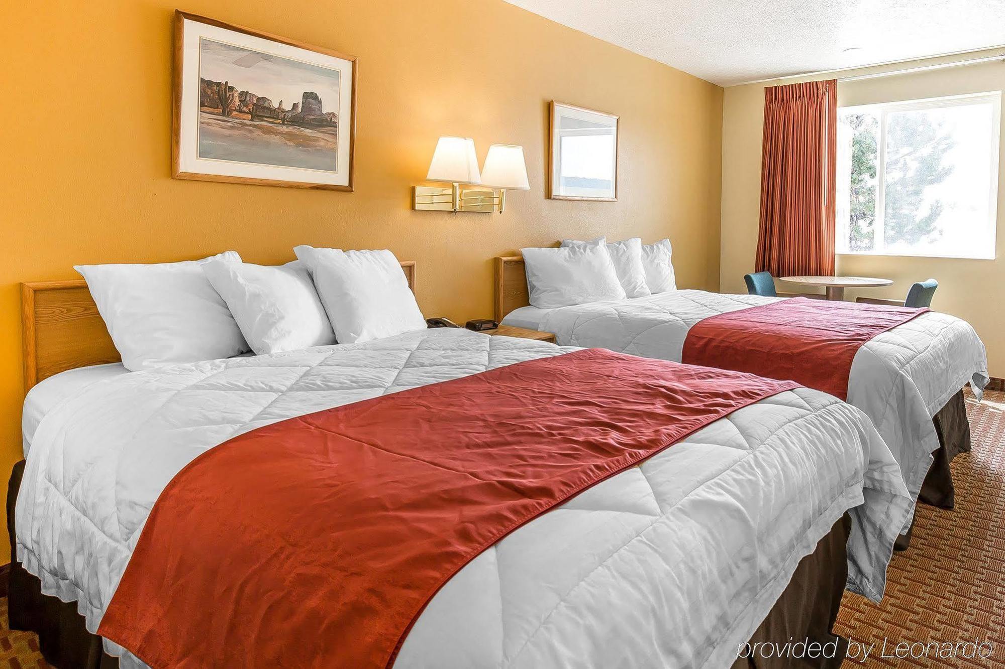 Rodeway Inn & Suites מונטיצ'לו מראה חיצוני תמונה
